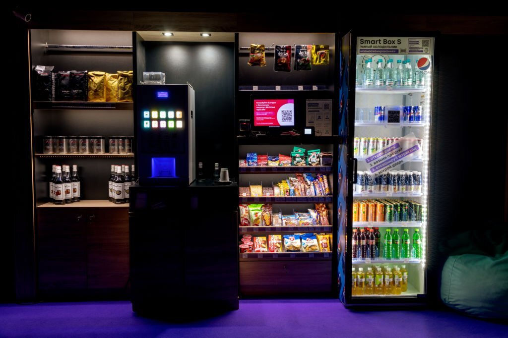 Tips On Choosing The Right Canteen Vending Machine For Your Customers 