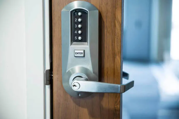 Commercial locksmith